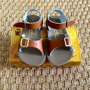 NWT Surfer Salt Water Sandals
